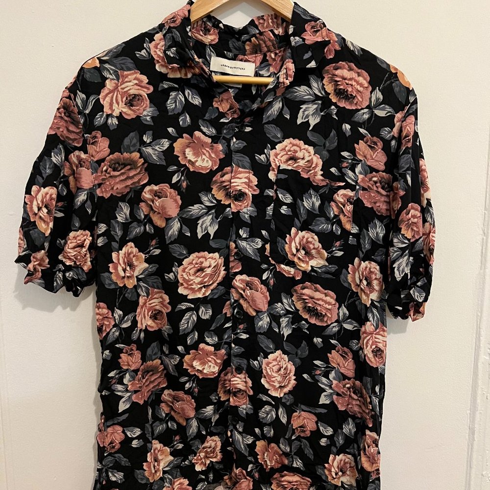 Urban Outfitters Floral Print Short Sleeve Button-Up Shirt - Men's Medium